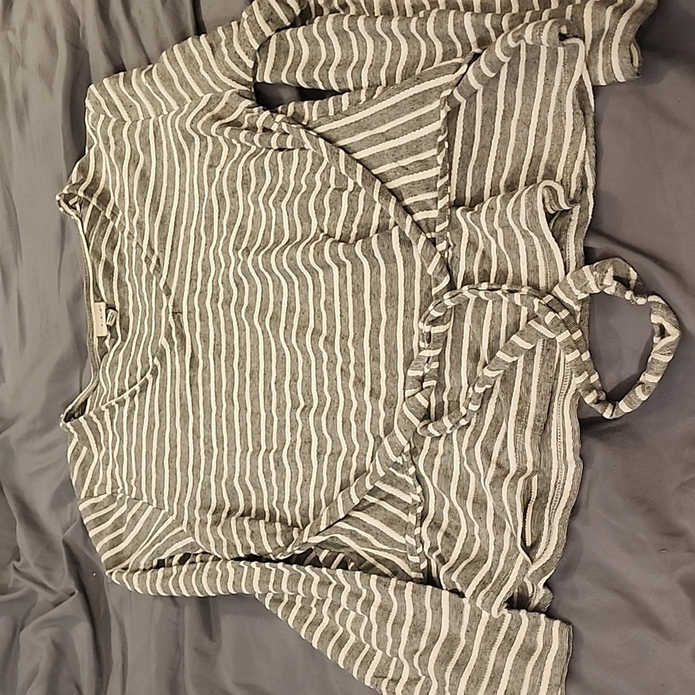Black and white tied waist shirt long sleeve